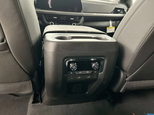 New 2026 Polar White Tricoat Chevrolet Premier image 23