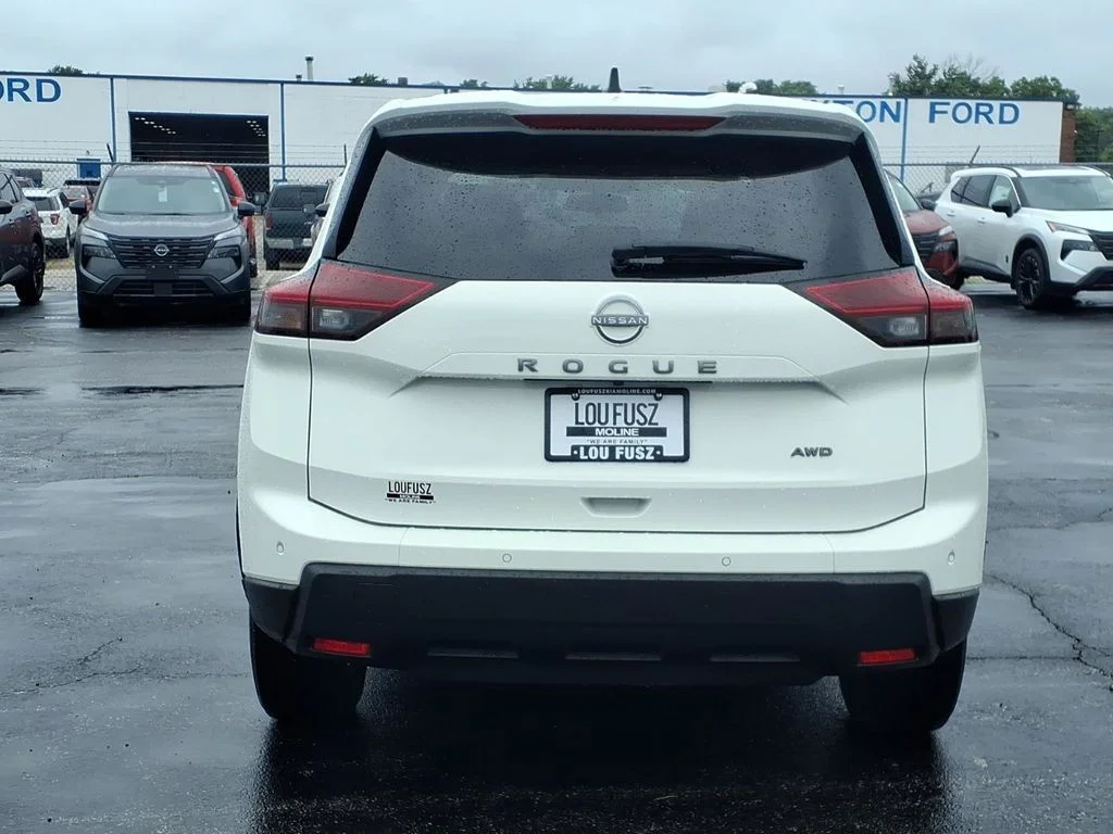 Used 2025 White Nissan S image 5