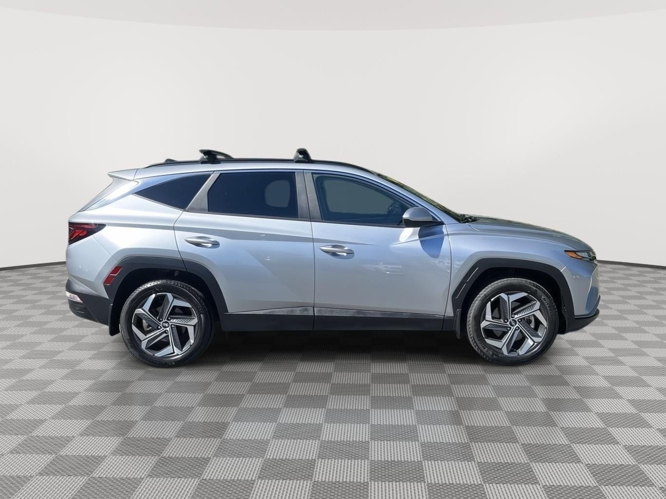 Used 2024 Shimmering Silver Hyundai SEL image 4