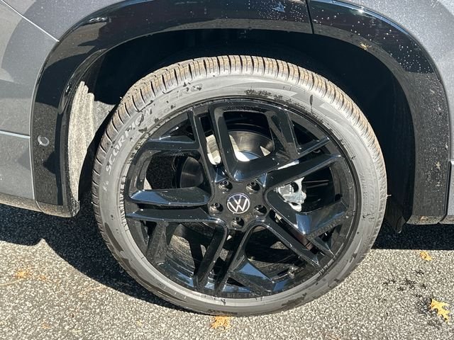New 2026 Gray Volkswagen 2.0T SE R-Line Black image 17