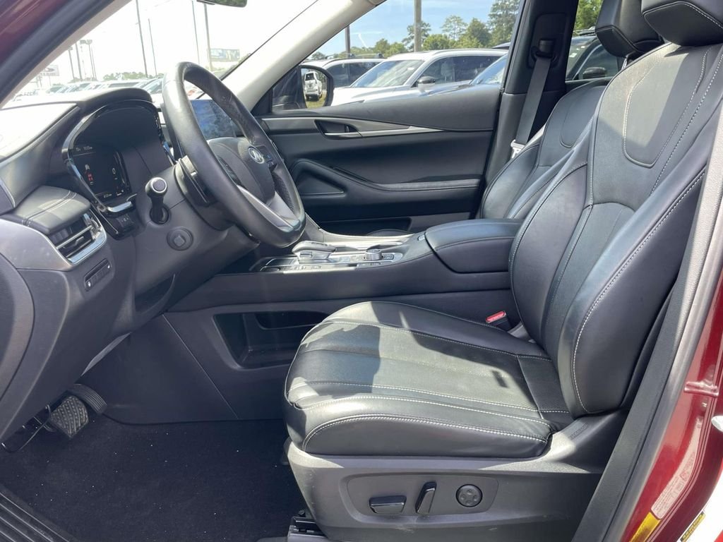 Used 2023 Red INFINITI LUXE image 16