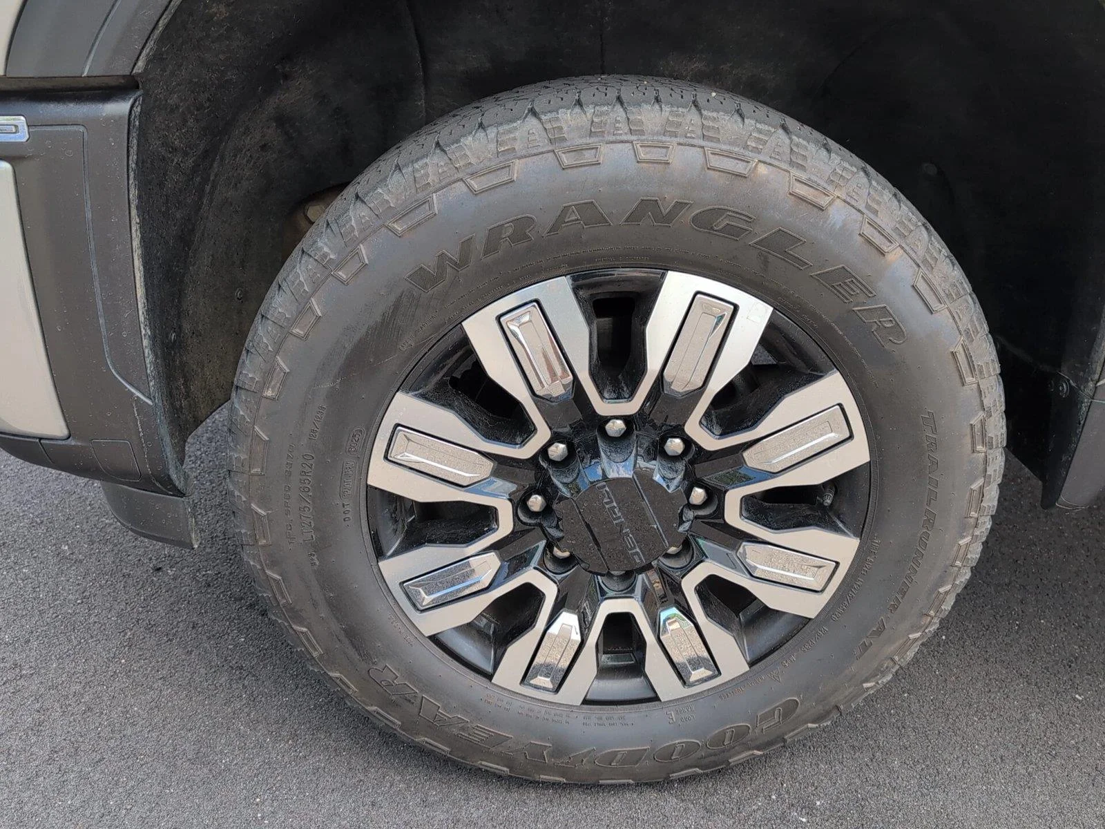 Used 2025 Sterling Metallic GMC Denali image 9