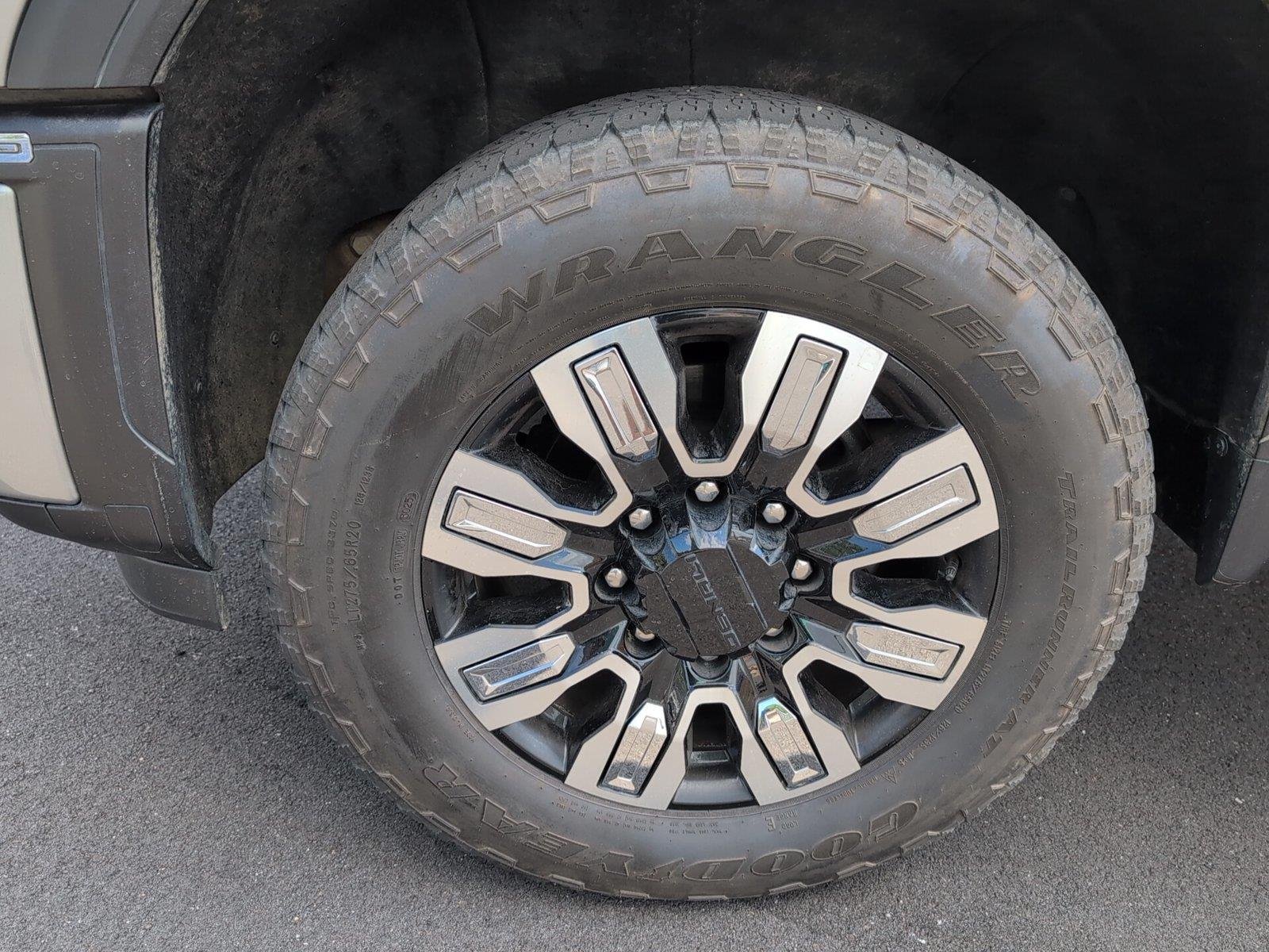 Used 2025 Sterling Metallic GMC Denali image 9