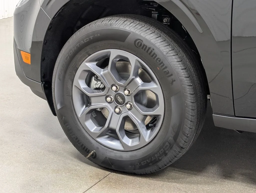 New 2026 Shadow Black Ford XLT image 2