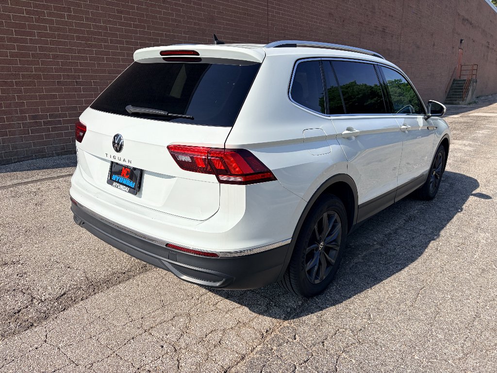 Used 2022 Pure White Volkswagen SE image 5