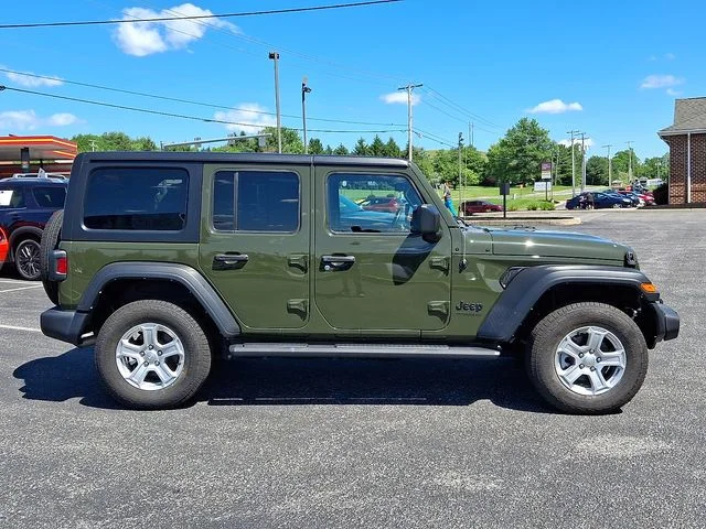 Used 2022 Green Jeep Unlimited Sport S image 7
