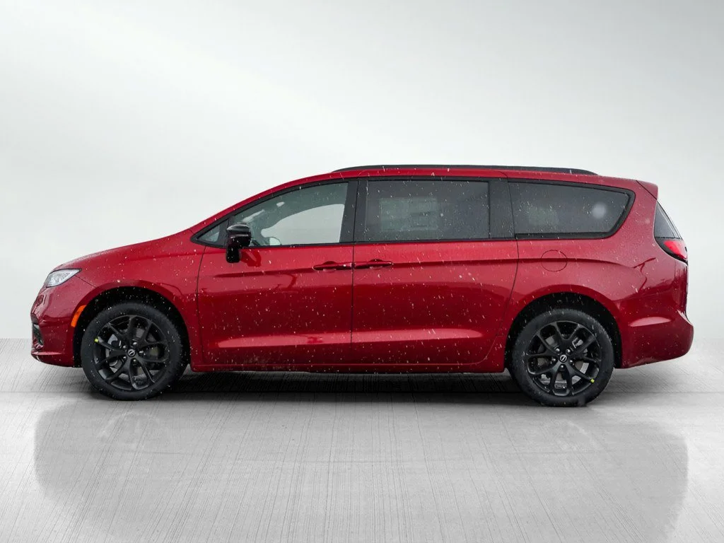 New 2026 Red Hot Pearlcoat Chrysler Limited image 4