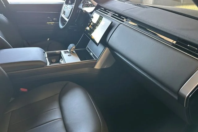 New 2026 Santorini Black Land Rover SE image 15