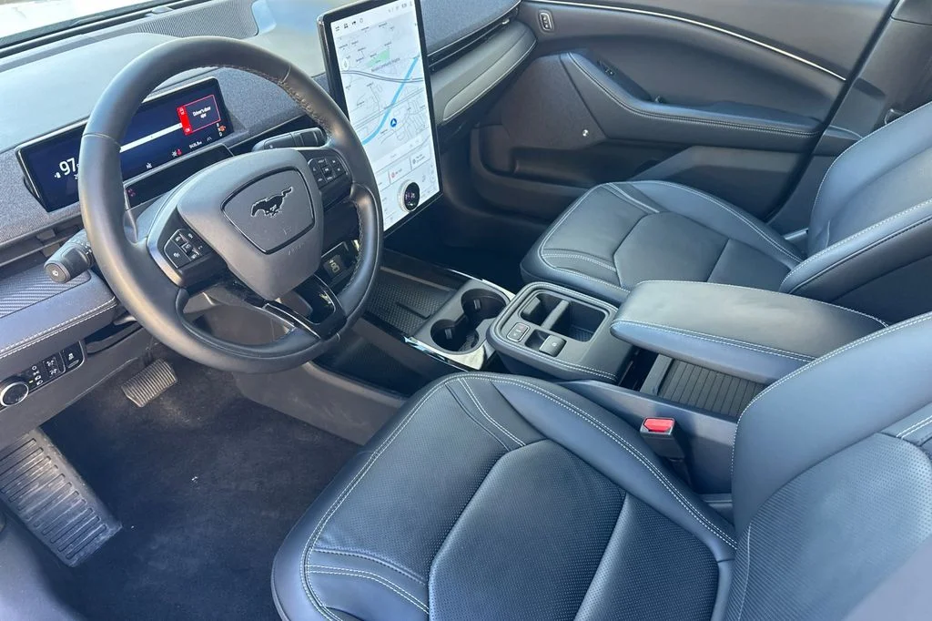 Used 2025 White Metallic Ford Premium image 11