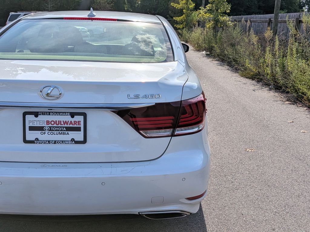 Used 2013  Lexus 460 image 7
