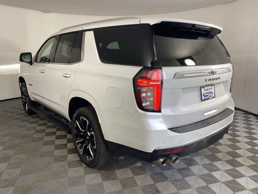 Used 2022 Pearl Chevrolet High Country image 5
