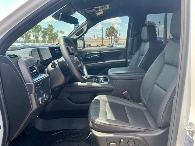 Used 2025 Iridescent Pearl Tricoat Chevrolet RST image 20