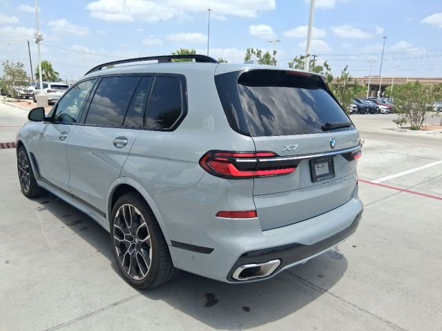 Used 2024 Gray BMW xDrive40i image 4