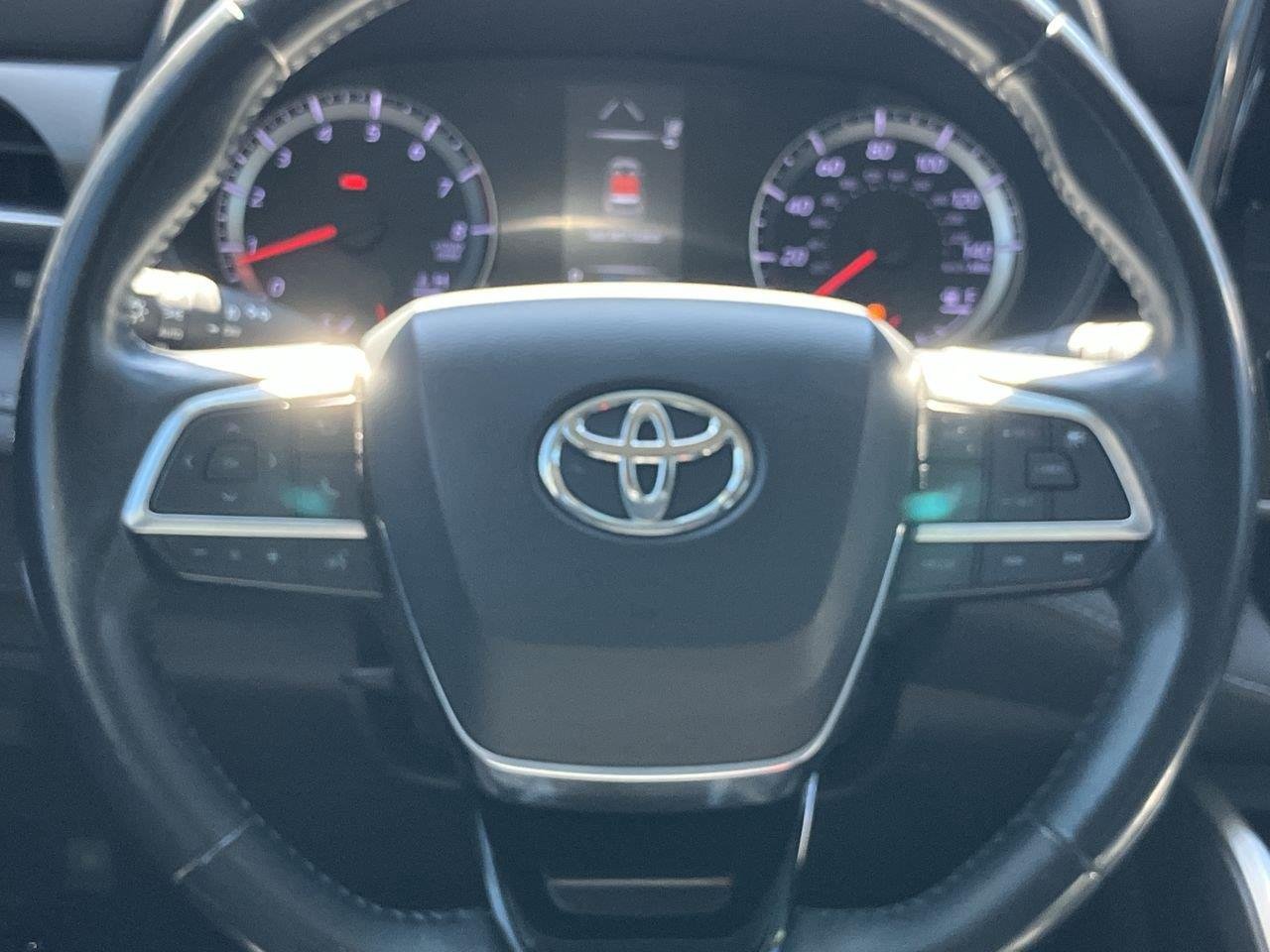 Used 2021 Gray (Magnetic Gray Metallic) Toyota LE AWD image 18