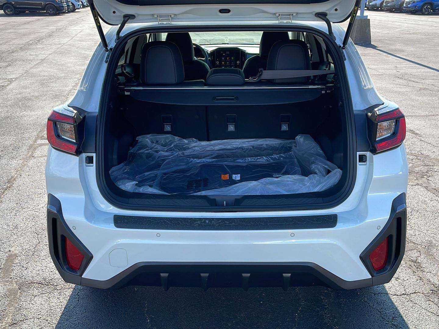 New 2026 CRYSTAL WHITE PEARL Subaru Limited image 29