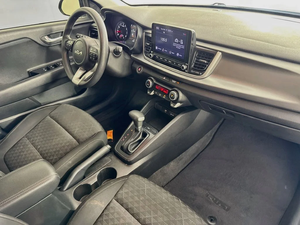 Used 2022 Black Kia S image 34