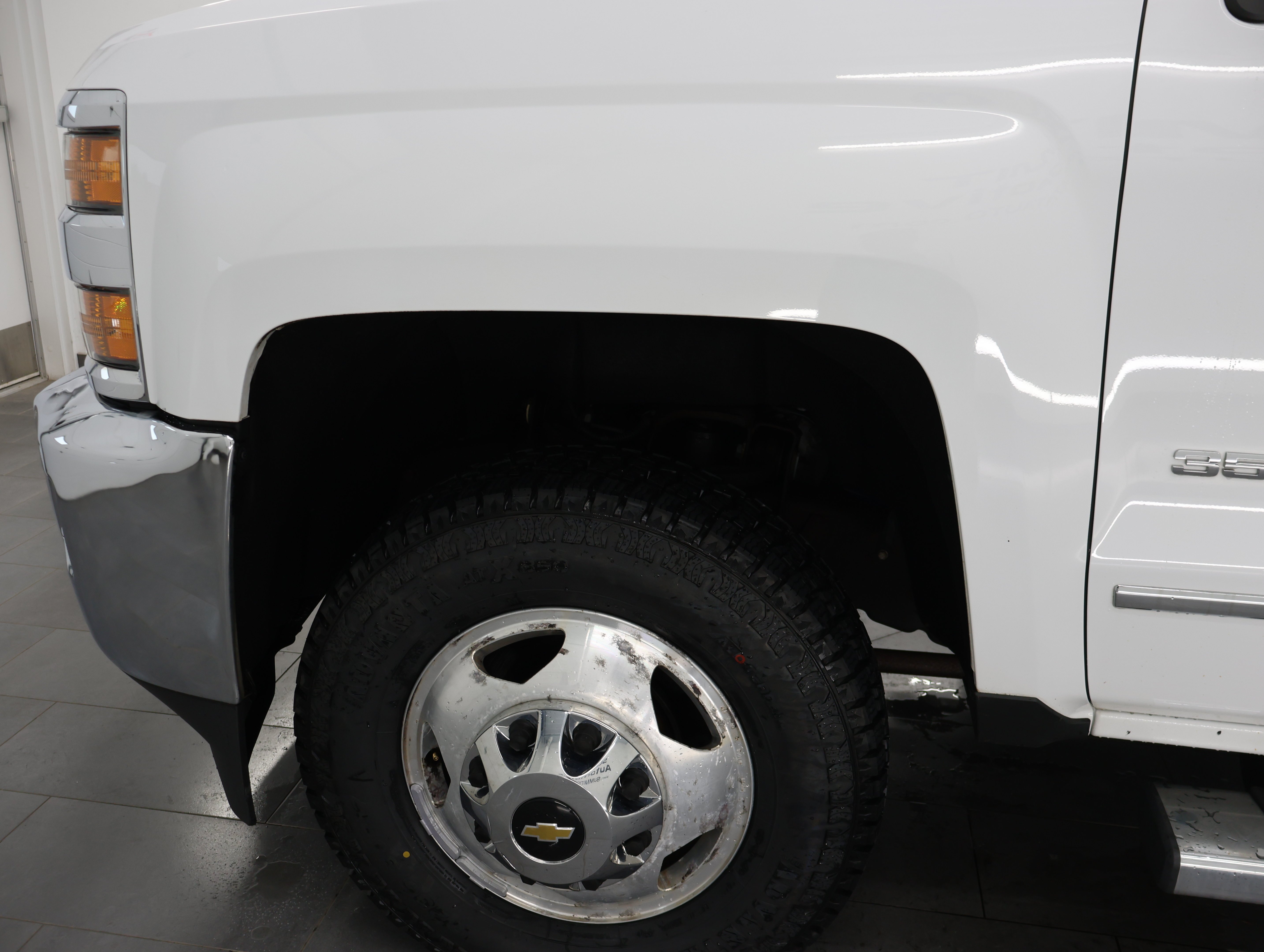 Used 2017 Summit White Chevrolet 4x4 Crew Cab LTZ DRW: CREW-LONG-DRW-LTZ-6.6L DIESEL-4WD-NAV image 33
