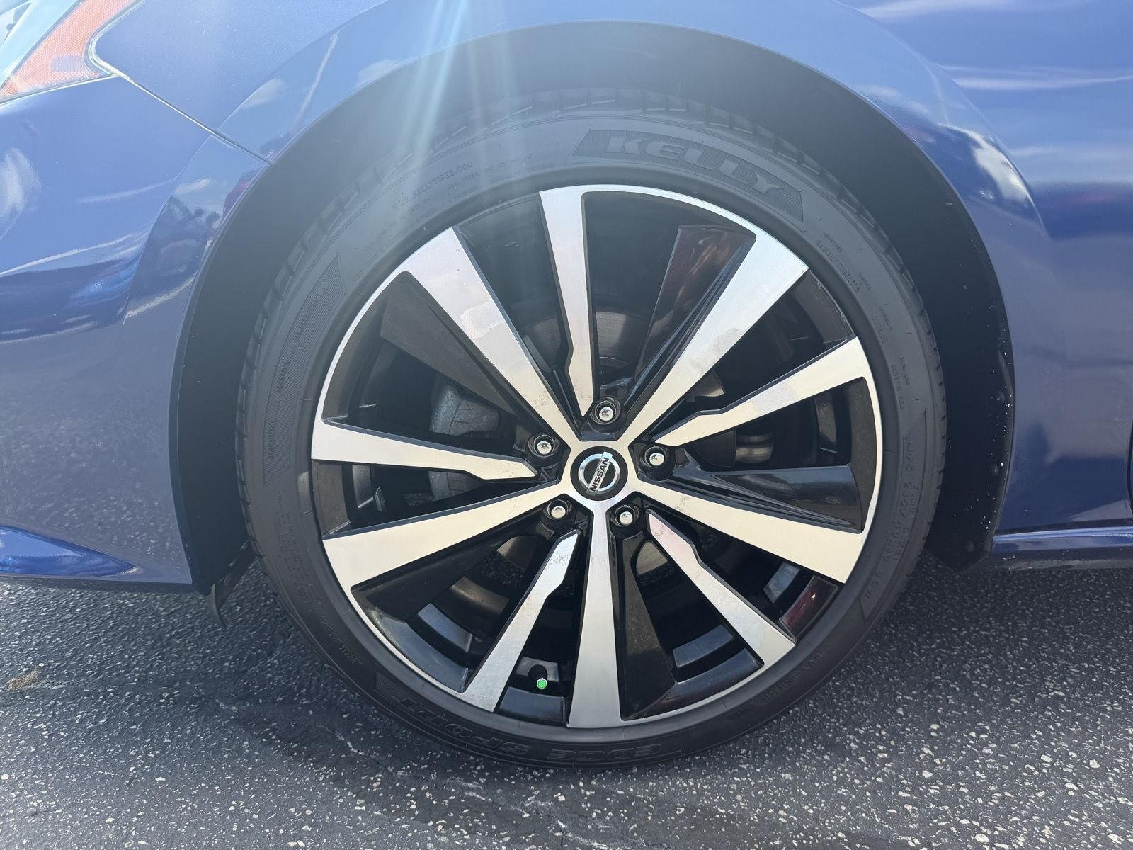 Used 2019 Deep Blue Pearl Nissan 2.5 SR image 9