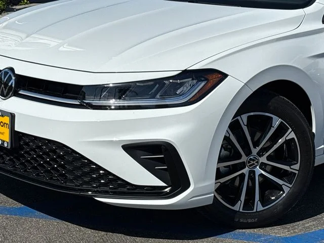 New 2026 Pure White Volkswagen 1.5T Sport image 8