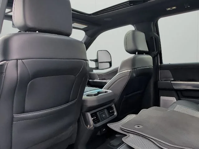 2025 Ford F-250 Super Duty Platinum - Photo 42