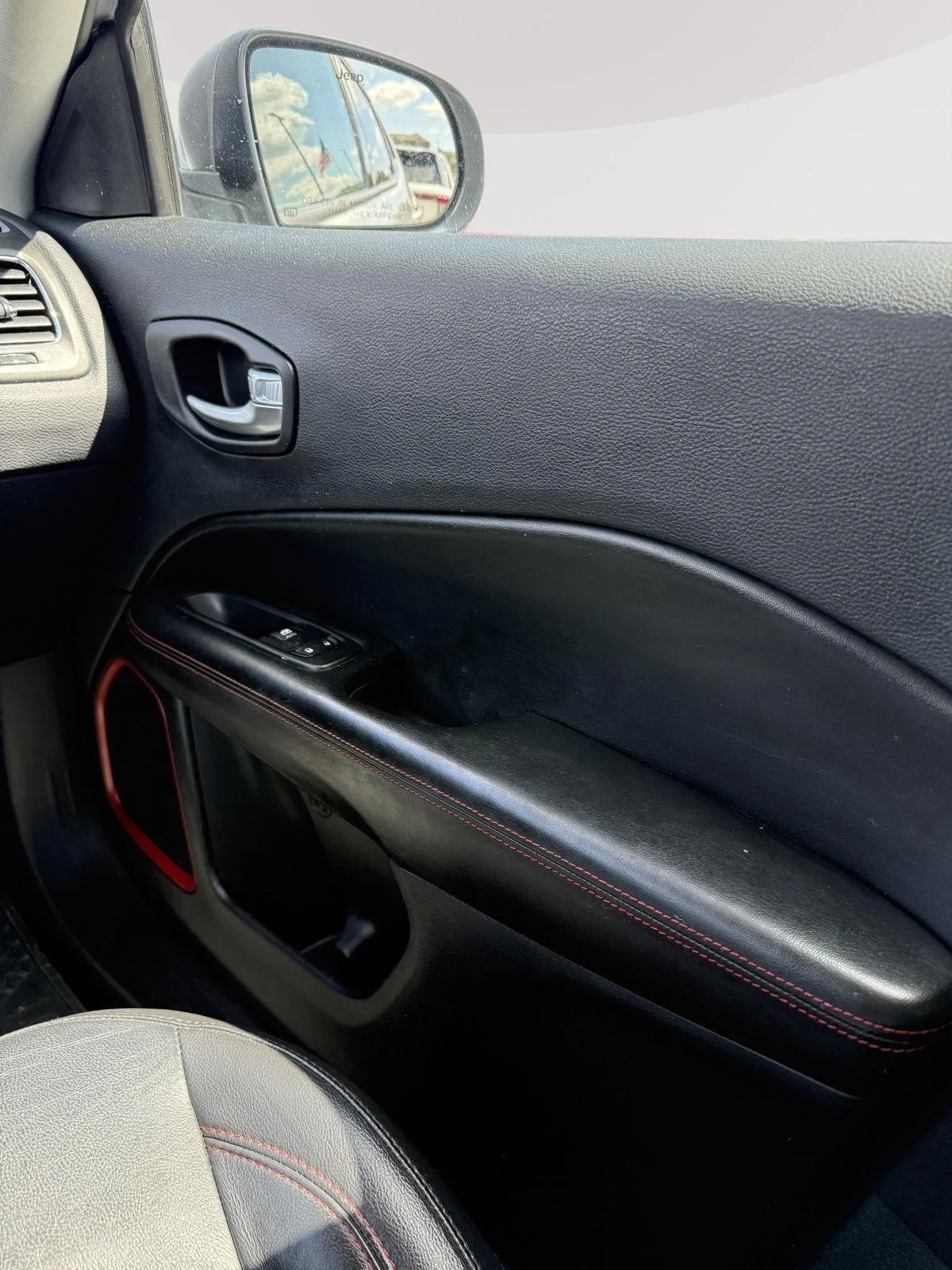 Used 2018 Billet Silver Metallic Clearcoat Jeep Trailhawk image 9