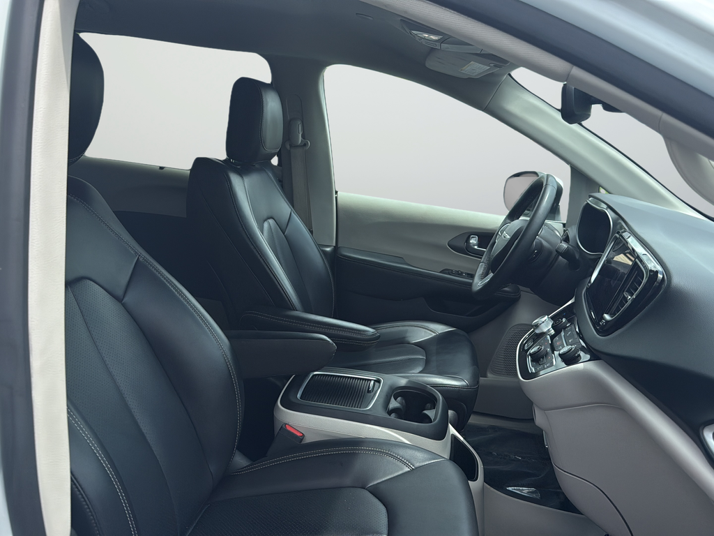 Used 2023 White Chrysler Touring L image 19