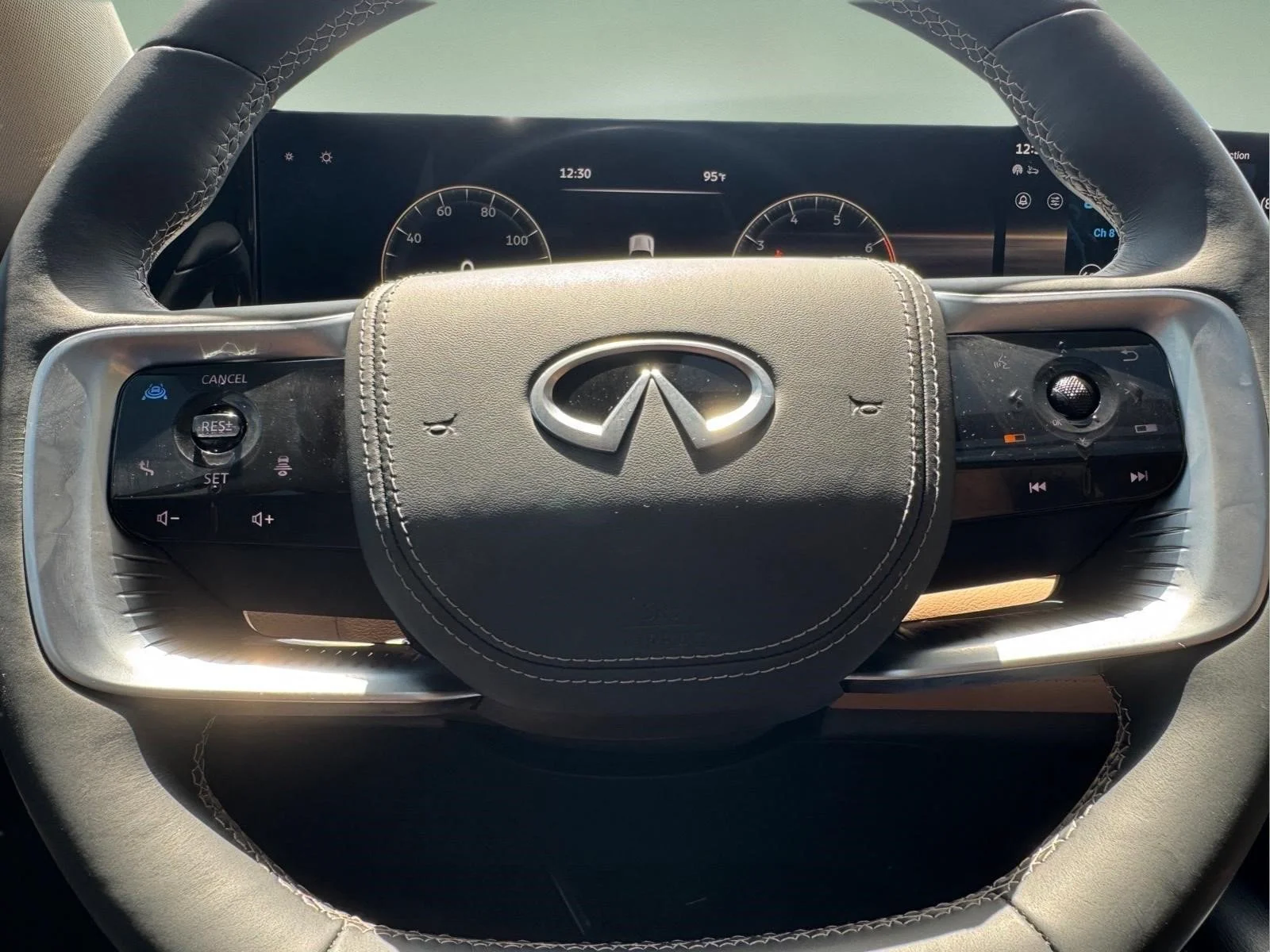 Used 2025 Radiant White INFINITI SENSORY image 23