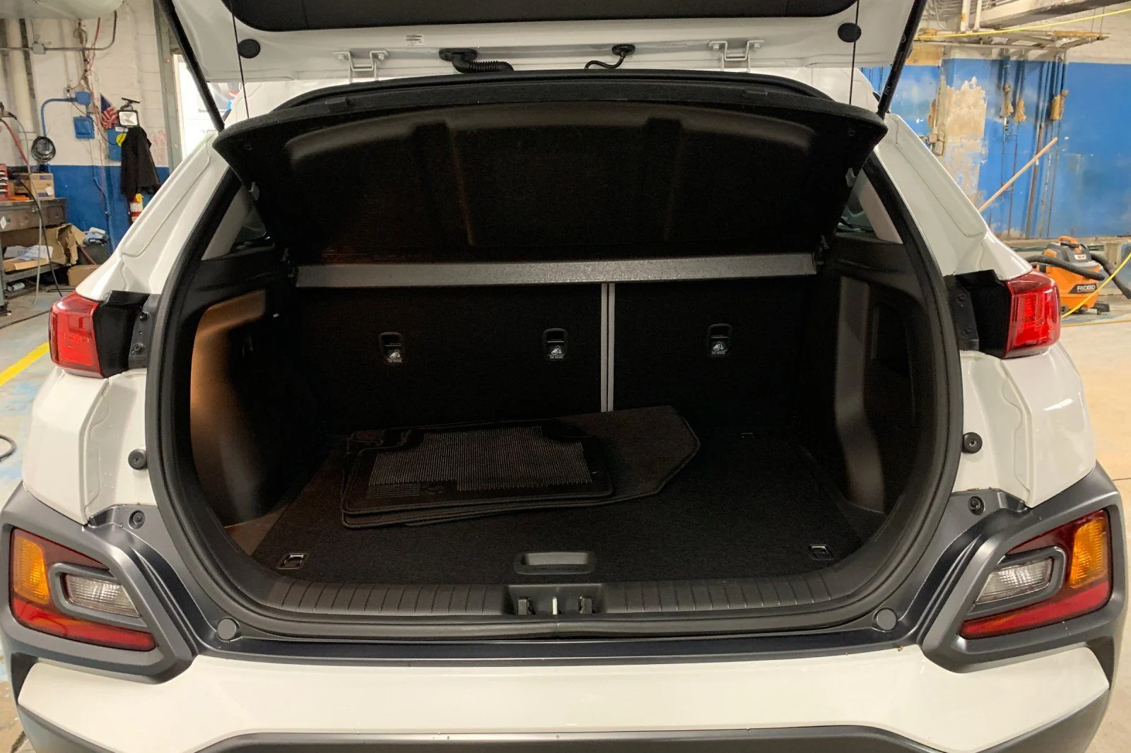 Used 2018 White Hyundai Limited image 17