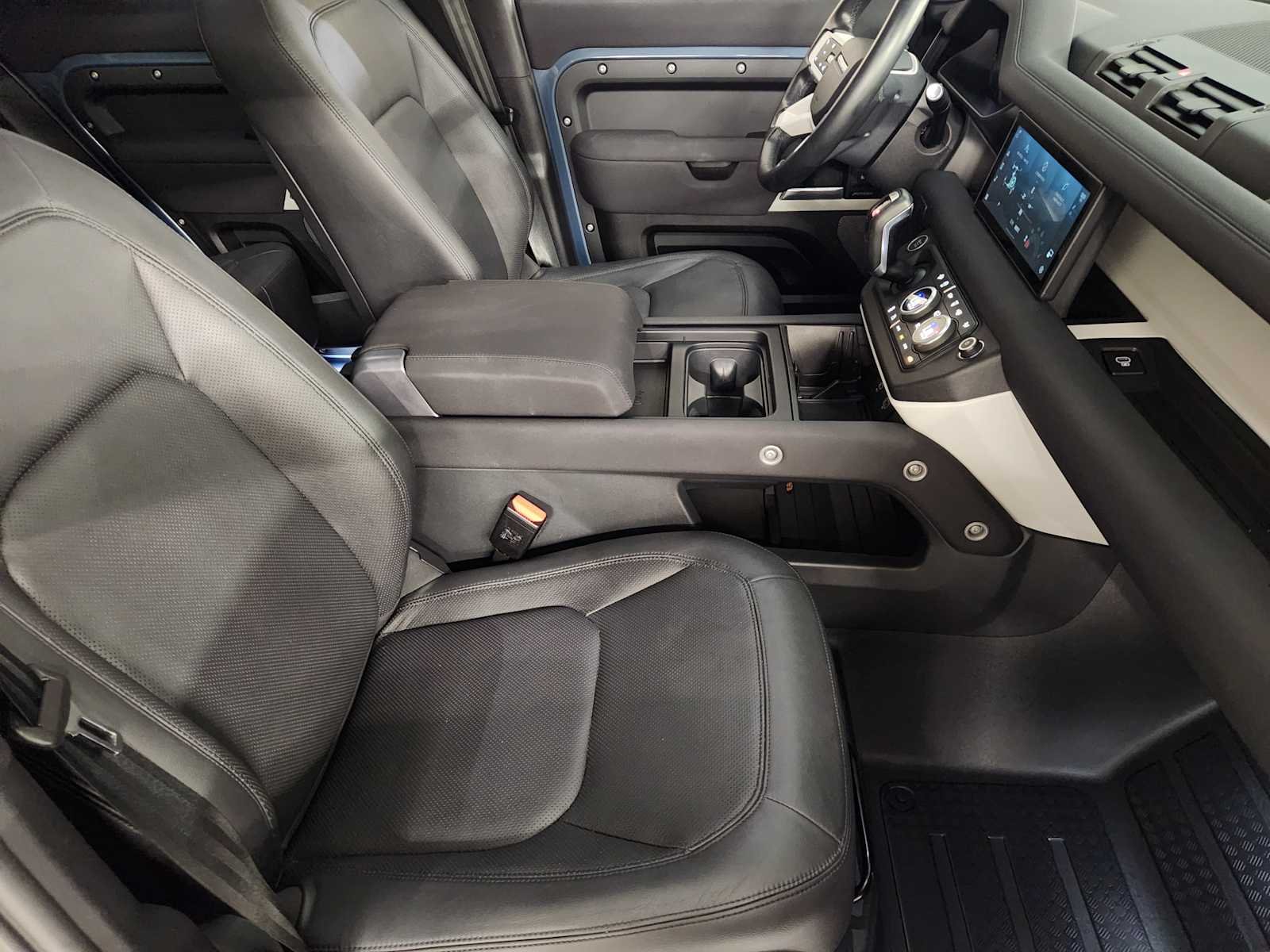 Used 2023 Tasman Blue Metallic Land Rover S image 3