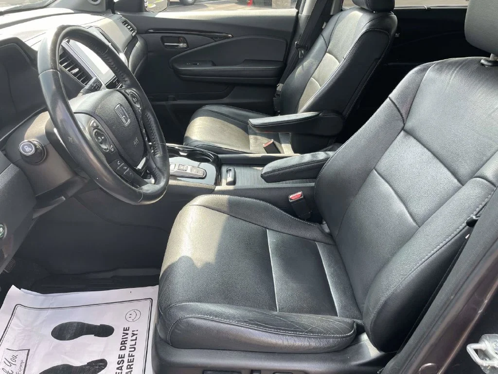Used 2017  Honda Touring image 13