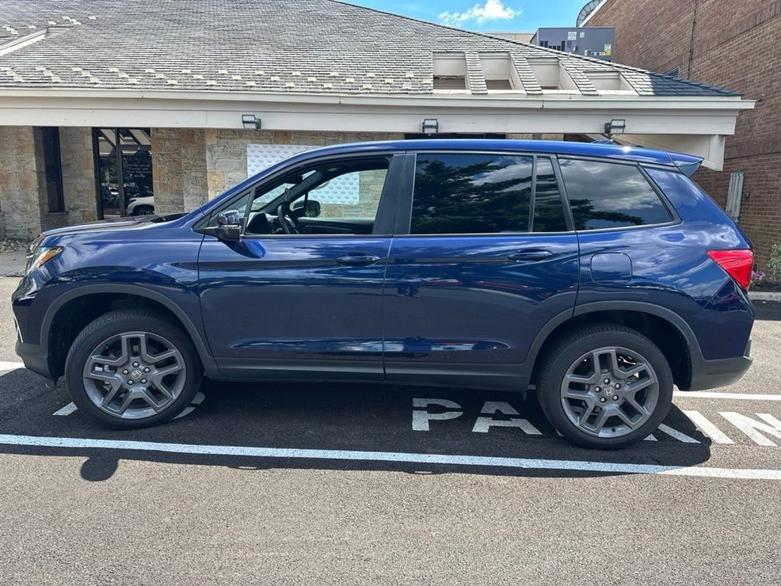 Certified Used 2023 Obsidian Blue Pearl Honda EX-L image 15