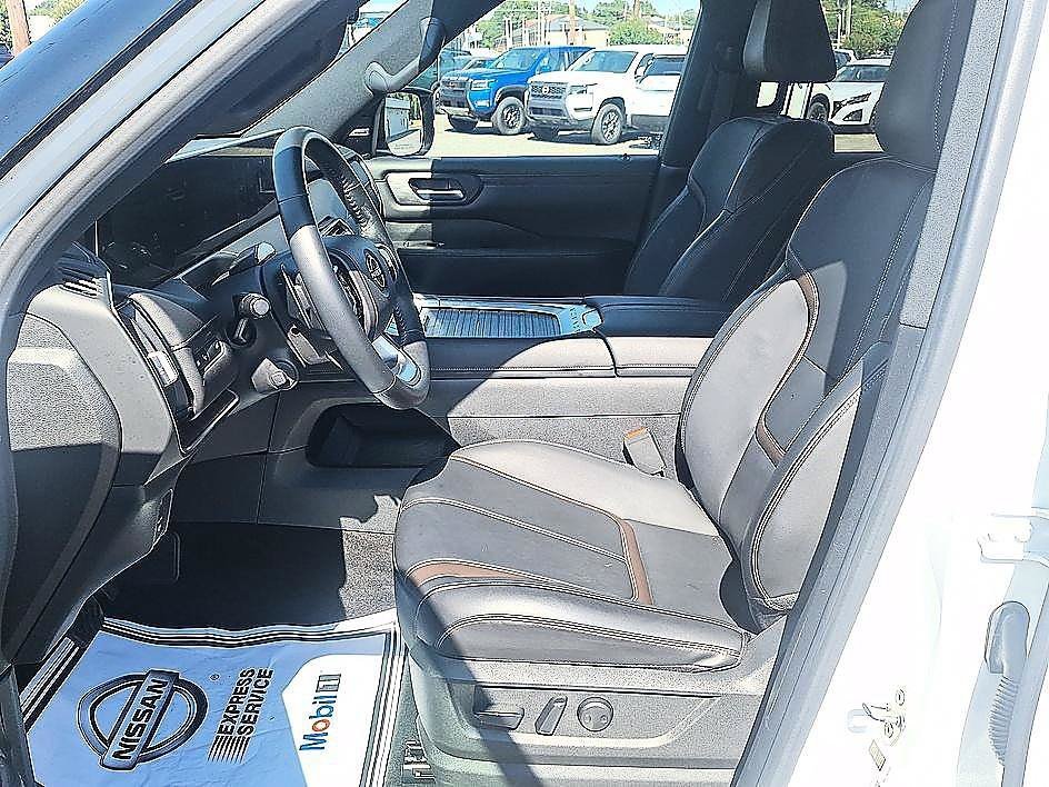 Used 2025 Aspen White Tricoat Nissan SL image 11