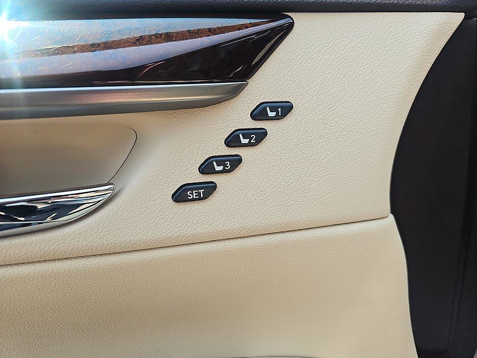 Used 2017 Atomic Silver Lexus ES 350 image 11