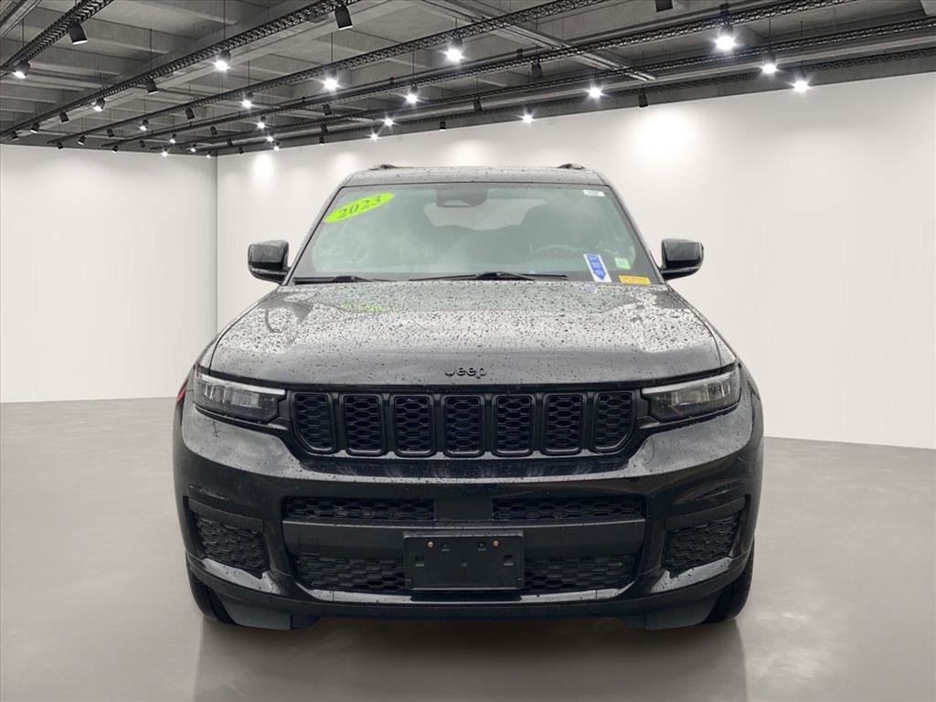Used 2023 Diamond Black Crystal Pearlcoat Jeep Altitude image 2