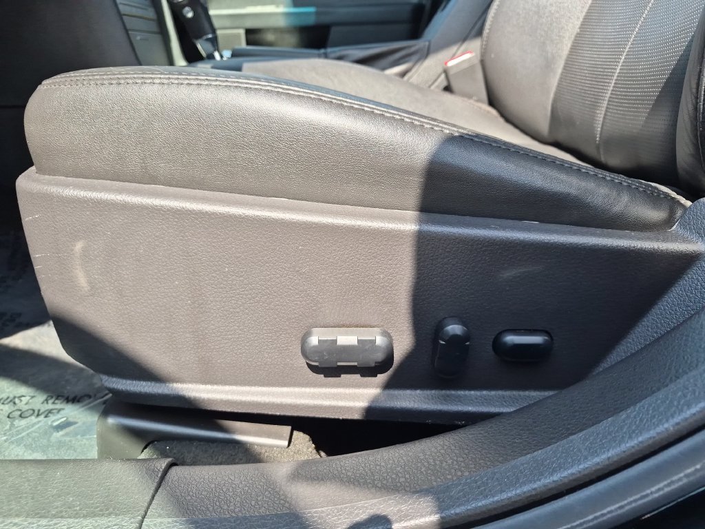 Used 2008 Black Lincoln Base image 16