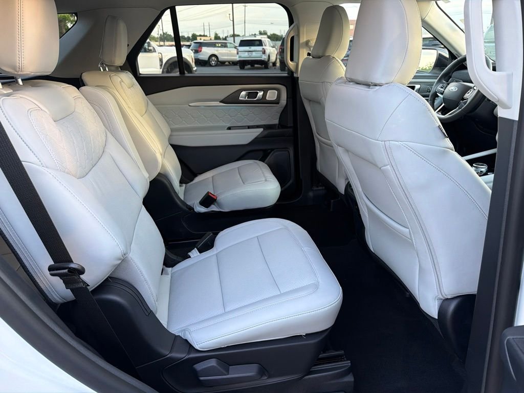 New 2026 Star White Metallic Tri-Coat Ford Platinum™ image 13