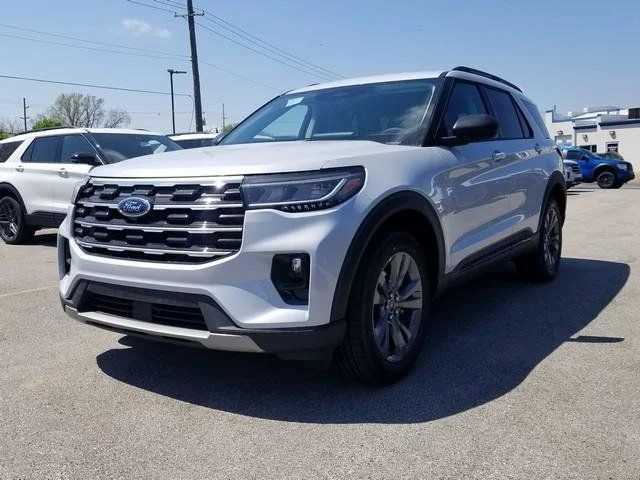 New 2026 Space White Metallic Ford Active image 7