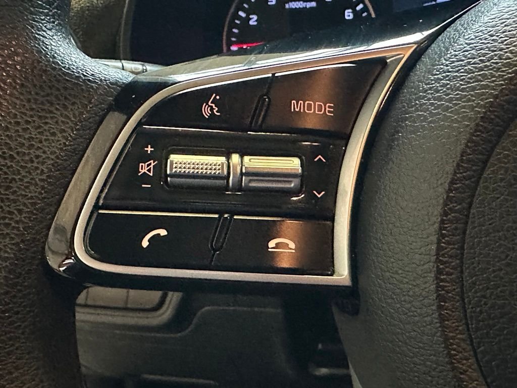Used 2021 Black Kia LXS image 13