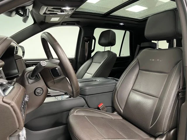 Used 2023 White GMC Denali image 18