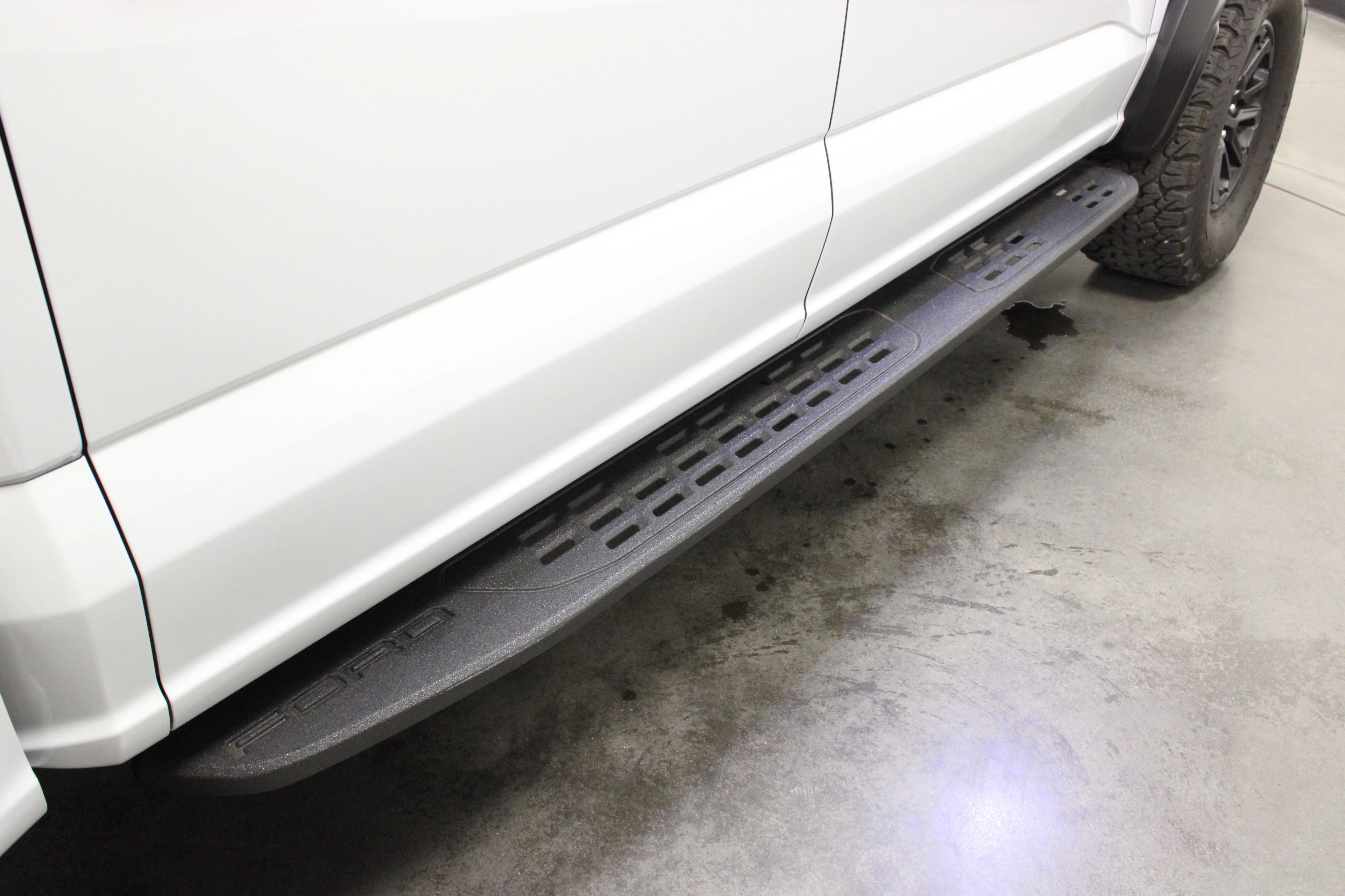 Used 2025 Space White Metallic Ford Raptor image 11