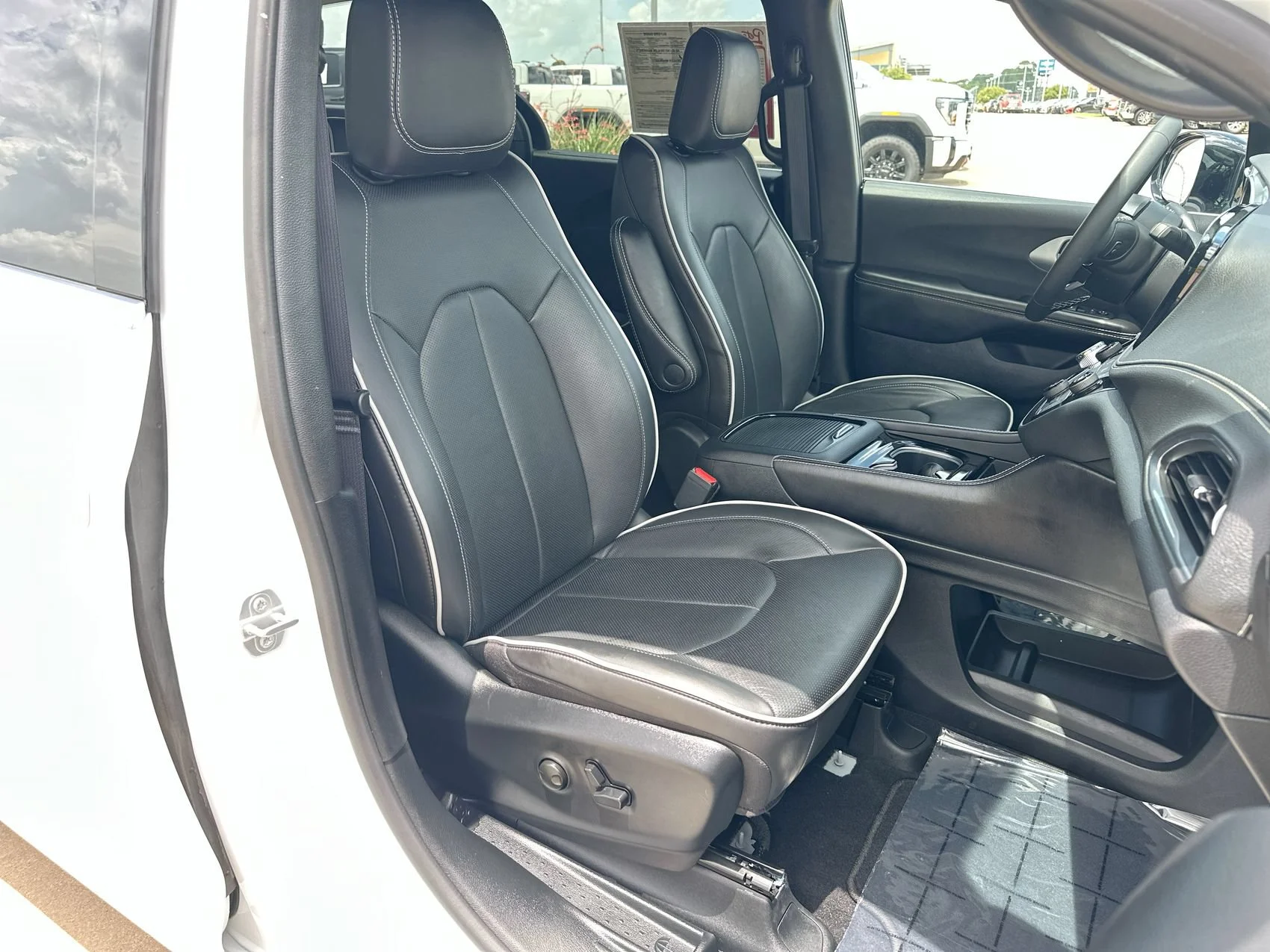 Used 2026 Bright White Clearcoat Chrysler Limited image 24