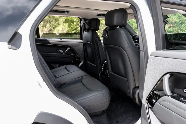 Used 2024  Land Rover Dynamic SE image 46