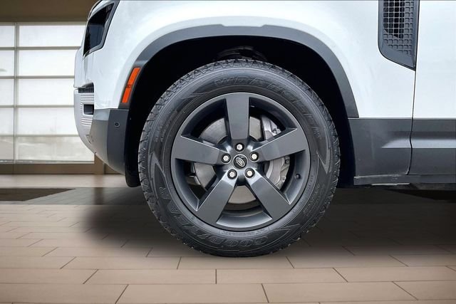 Used 2020 White Land Rover HSE image 9