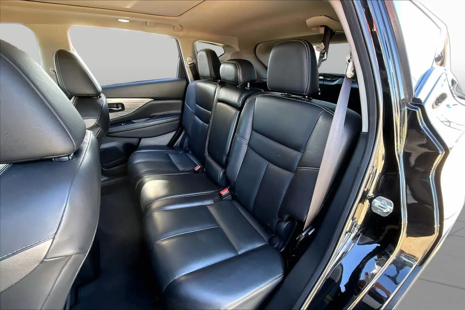 Used 2018 Magnetic Black Metallic Nissan Platinum image 18