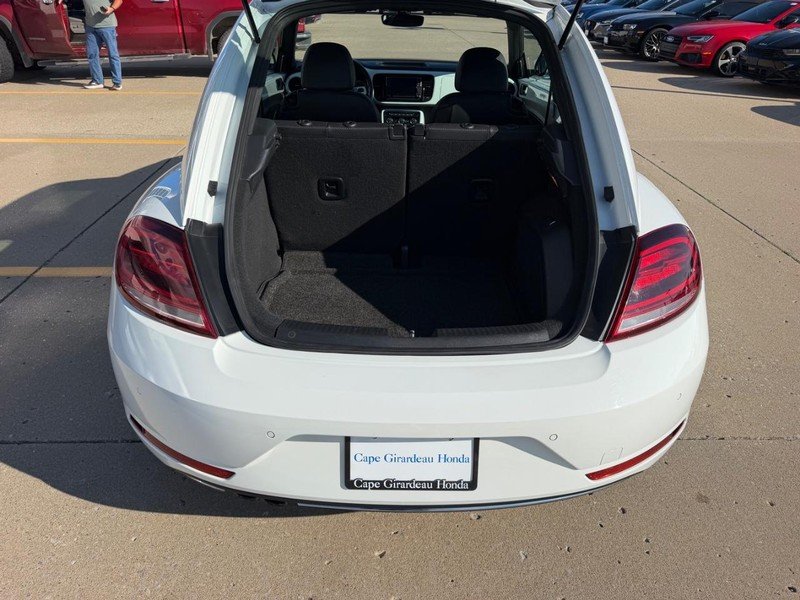 Used 2018 Pure White Volkswagen SE image 4