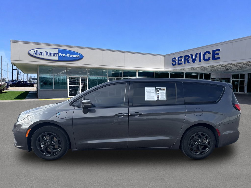 Used 2022 Granite Crystal Metallic Clearcoat Chrysler Touring L image 5