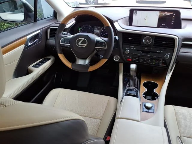 Used 2019 Satin Cashmere Metallic Lexus Base image 4