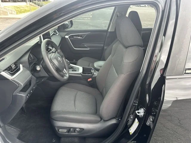 2024 Toyota RAV4 XLE - Photo 11