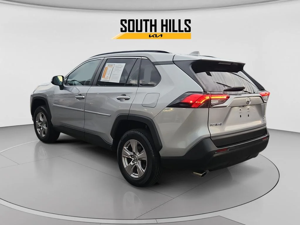 Used 2022 Silver Toyota XLE image 3