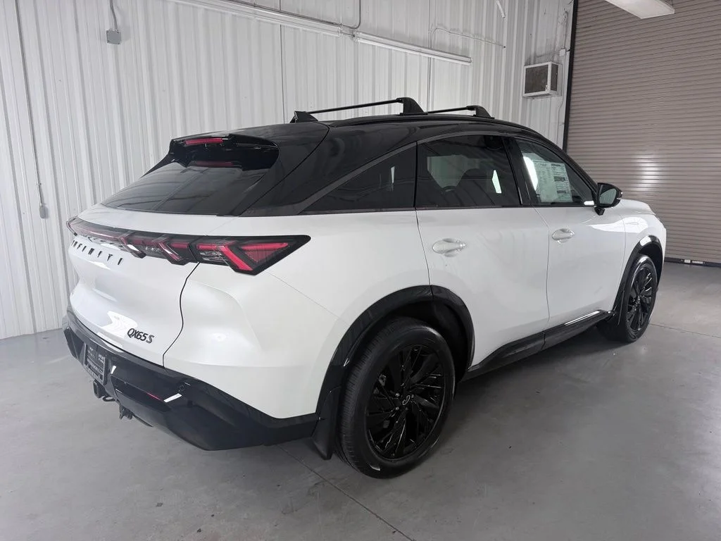 New 2027 White / Black INFINITI SPORT image 7